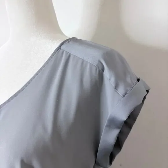 Express Women's Blouse Size M Gray Zipper V-Neck Cap Short Sleeve Silky Top - Picture 3 of 7